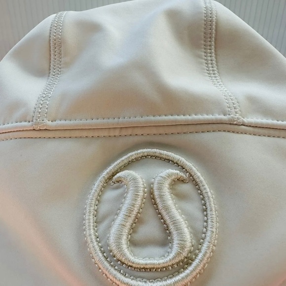 Lululemon au a Hoodie Ivory Softshell size 4 - Picture 4 of 11